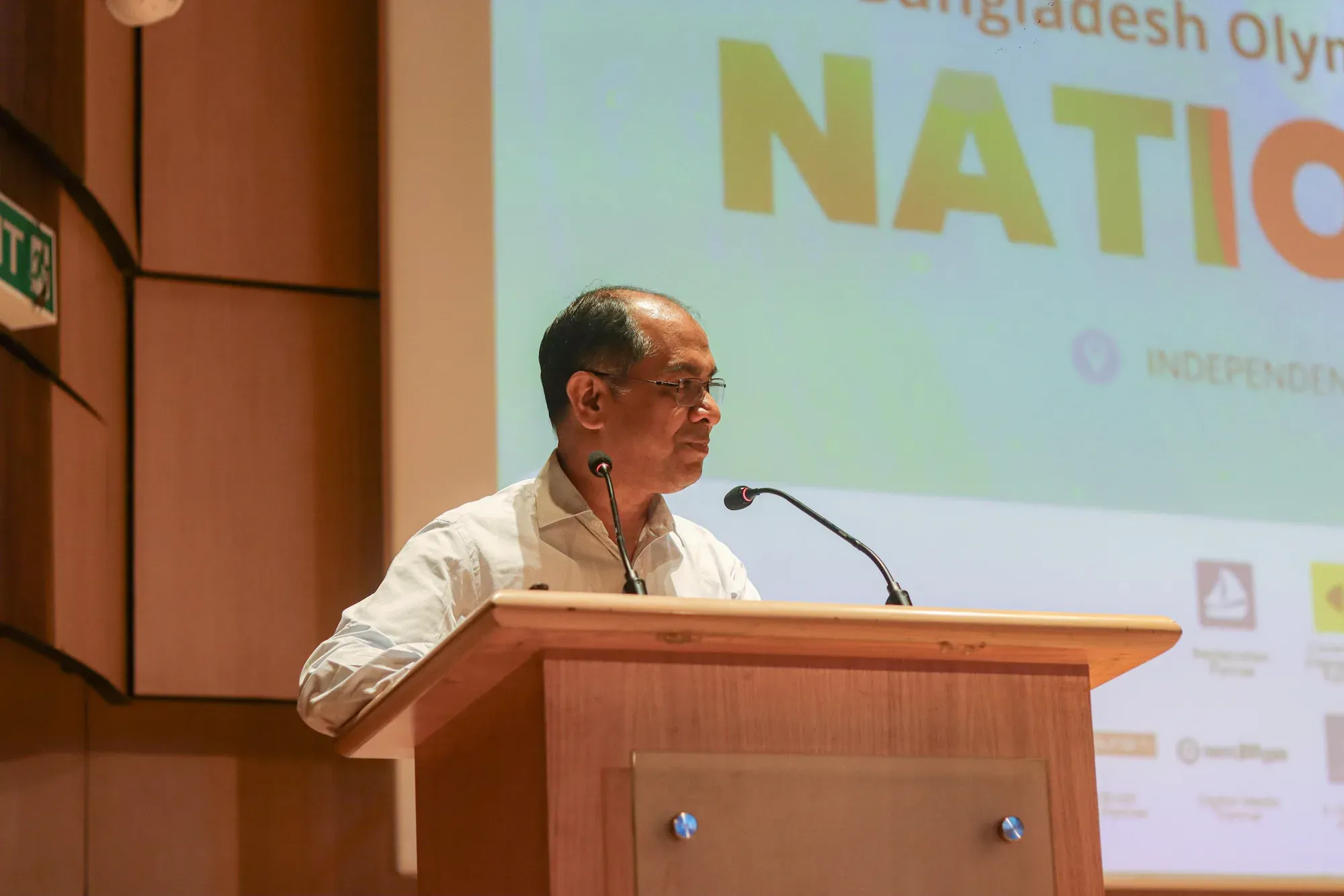 Prof. Arshad Momen, Director of GSRIR, speaking at the ceremony.
